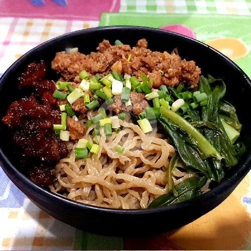 Review Bakmi Karet Kemenangan: Surga Mie Non-Halal di Jalan Kemenangan Raya