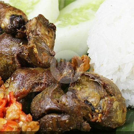 Nasi + Telor Dadar + Sambal Lalapan menu Ayam Penyet Antasari, Manunggal Juang