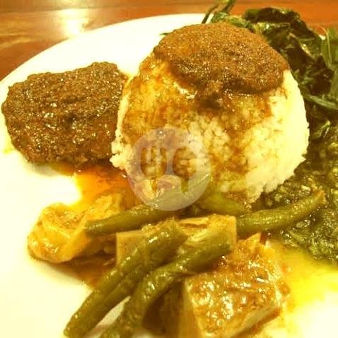 Nasi Rendang Komplit menu Rumah Makan Padang Kurnia Saiyo, Mayor SL Tobing