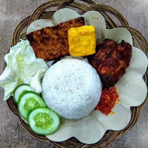 Paket Bakar Cobek menu Ayam Bakar Eyang Putri, Srirejeki