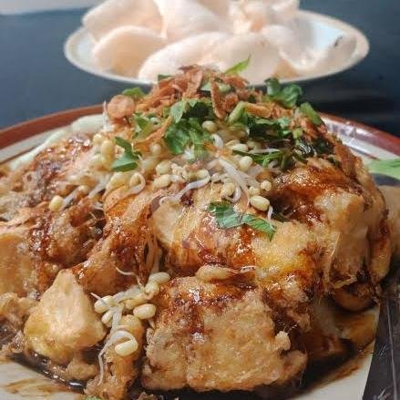 Lontong Mie menu Rujak Cingur Progo