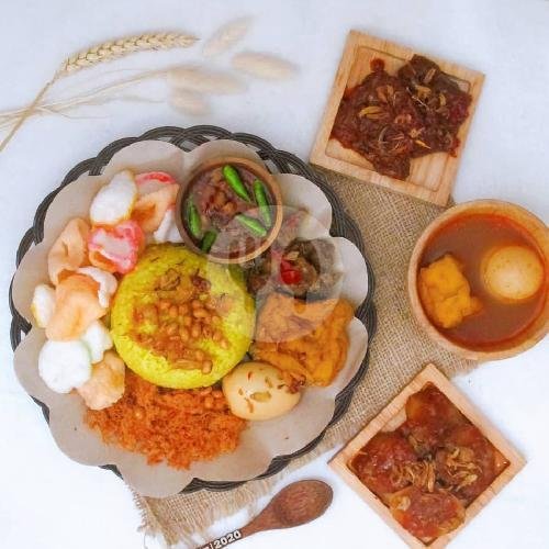 Nasi Kuning PasirKoja: Pengalaman Kuliner Otentik di Bandung