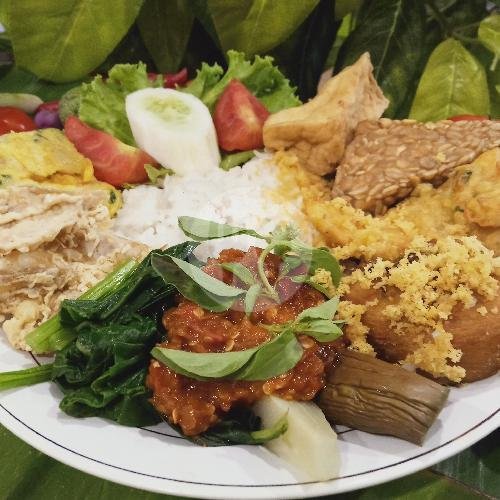 Pengalaman Seru Makan Siang di Sego Sambel Lombok Rawit, Kalipuro