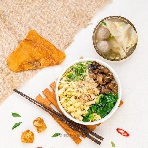 Kwetiaw Ayam Jamur + Baso Pangsit menu Mie Ayam Jamur Suka Baru Cab. Senen, Medan Satria
