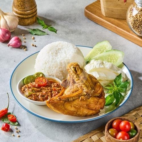 Ayam Goreng + Nasi menu Nyambel Rampai Geh, Slipi