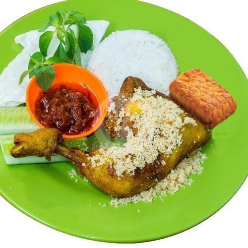 Paket Nasi ayam goreng sambal ijo menu Ayam Bakar Mas Mono, Pasar Minggu