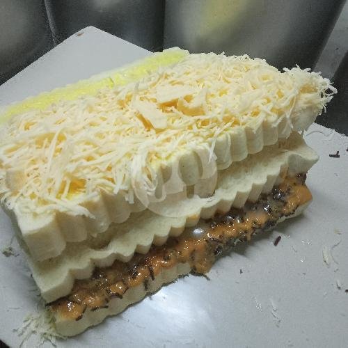 Roti Kasino 1/2 Keju 1/2 Campur menu Roti Bakar Halteu - Garuda