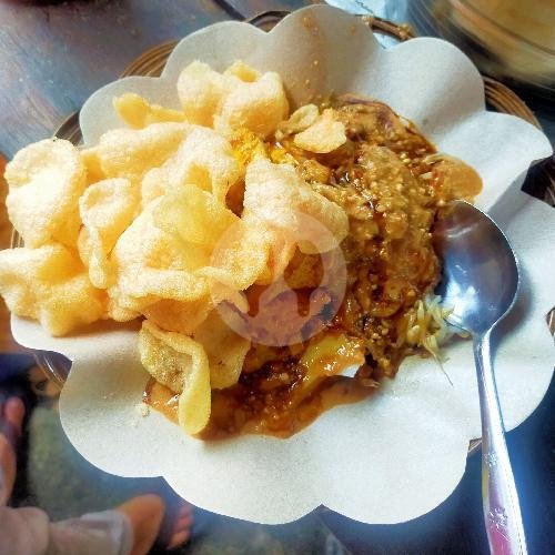 Kupat Tahu Khas Mangunreja: Brunch Enak dan Cozy di Bandung