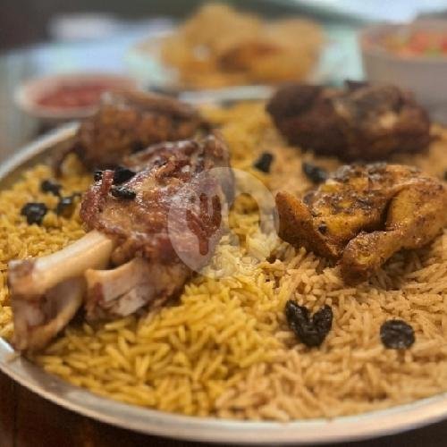 1/2 Nampan Kebuli 1/2 Nampan Briyani Ayam 4 Porsi menu Nasi Kebuli Dan Martabak Puas (Ibu Hj. Maryam), Condet