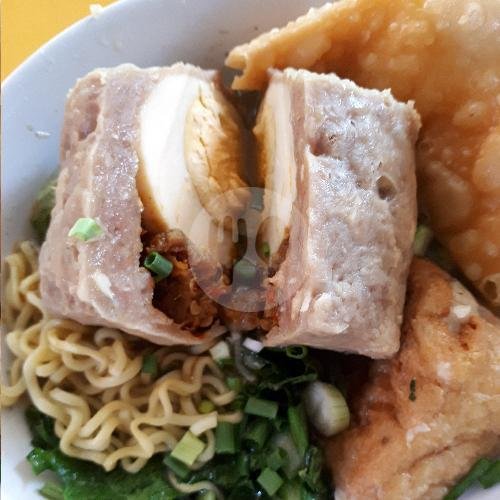 Bakso Jumbo Telor Asin menu Bakso Dan Mie Ayam Goli, Semolowaru