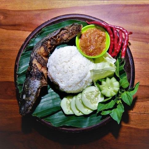 Paket Dada Ayam Kampung menu Warung Pecel Lele Ayah, Bugisan Selatan