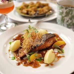 Romaine Salad Parmesan Chicken, Truffled Soft Boiled Egg, Potatoes Chips & Bacon menu Union, Pondok Indah