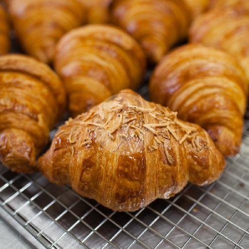 Butter Croissant Creamy Pandan menu Waroeng Snoepen, Cisaranten