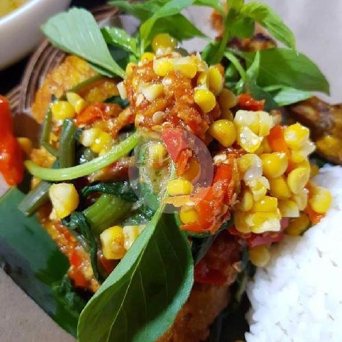 Paket Terbakar Cembelong (Dada)  With Ice Tea menu Sambel Ngondek, Gandaria