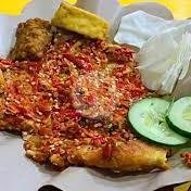 Ayam Gepuk Pak Gembus: Nostalgia Kuliner yang Menggugah Selera di Gamping Yogyakarta