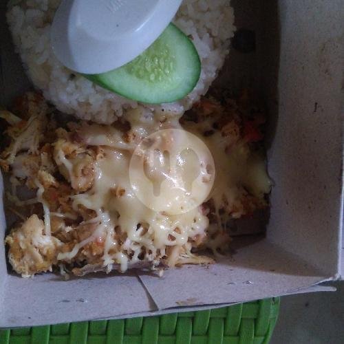 Review Ayam Geprek Adi Pawiro: Kuliner Pedas yang Tak Terlupakan di Sewon Yogyakarta