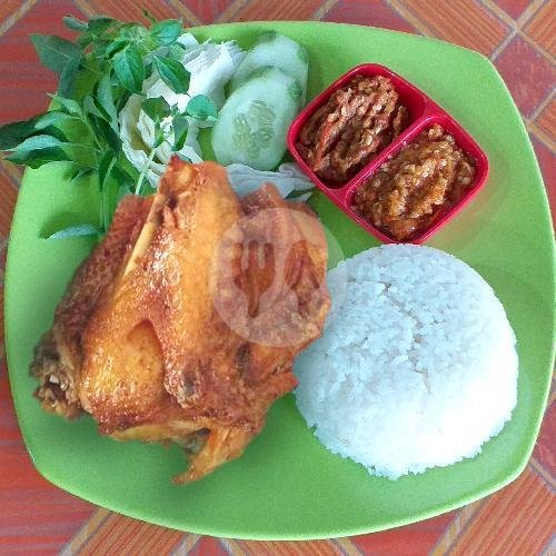 Dada Goreng menu Ayam Bakar & Ayam Goreng Denas, Colomadu