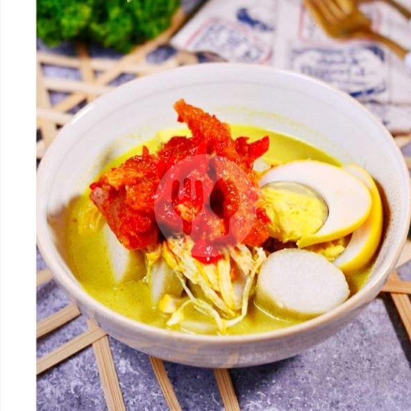 Naskun Ayam Goreng menu Yellow Nasi Kuning & Lontong Opor, Selokan Mataram