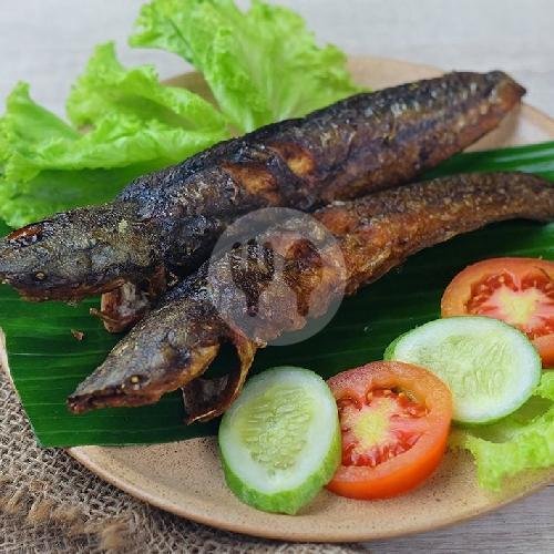 Nasi pake BOX BENTO + Telor Dadar+ Sayur Capcay +Kentang Musthofa + Tahu G +Sambal menu WARTEG MUSTIKA BAHARI, H , TEN