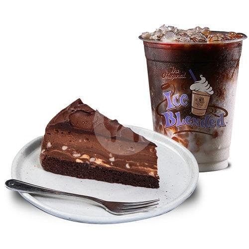 Coffee Break C.(1 Chocolate Fudge Cake + 1 Iced Vietnam Coffee) menu Coffee Bean & Tea Leaf, Transmart Rungkut