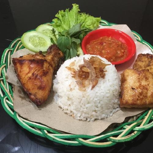 Tempe Bacem menu Lalapan Mbok Toen, Klampok Kasri