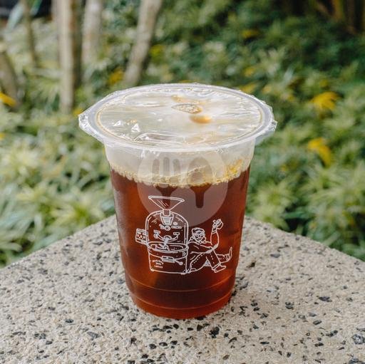 Iced Long Black menu Makmur Jaya Coffee Roaster, Sawunggaling