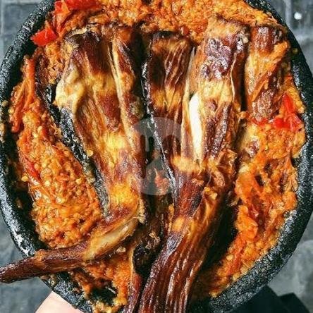 Penyetan P menu Sego Sambel Ambyar, Wonocolo