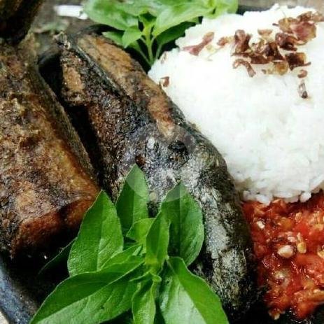 Paket Bawal menu Penyetan dan Ikan Bakar Raffa, Karang Kimpul