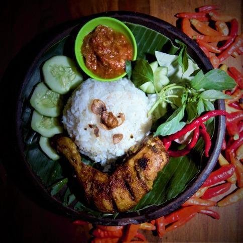 Paket Kepala Ayam menu Warung Pecel Lele Ayah, Bugisan Selatan