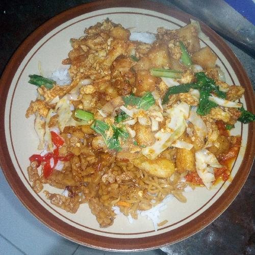 Kopi Good Day menu Warmindo Kayungyun, Ngemplak