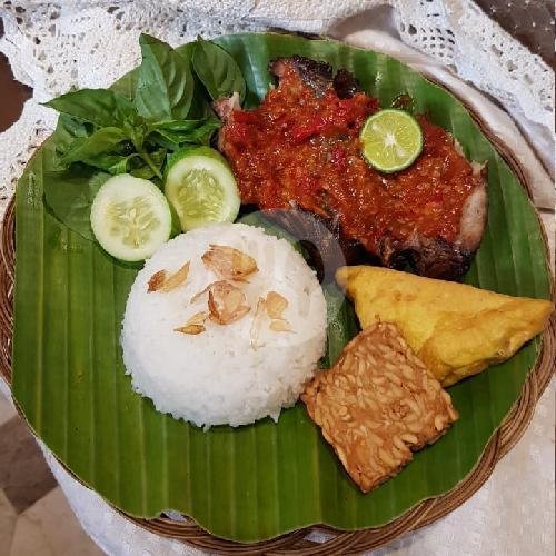Nasi Gudeg Komplit menu Nasi Pecel Godhong Jati, Gasibu