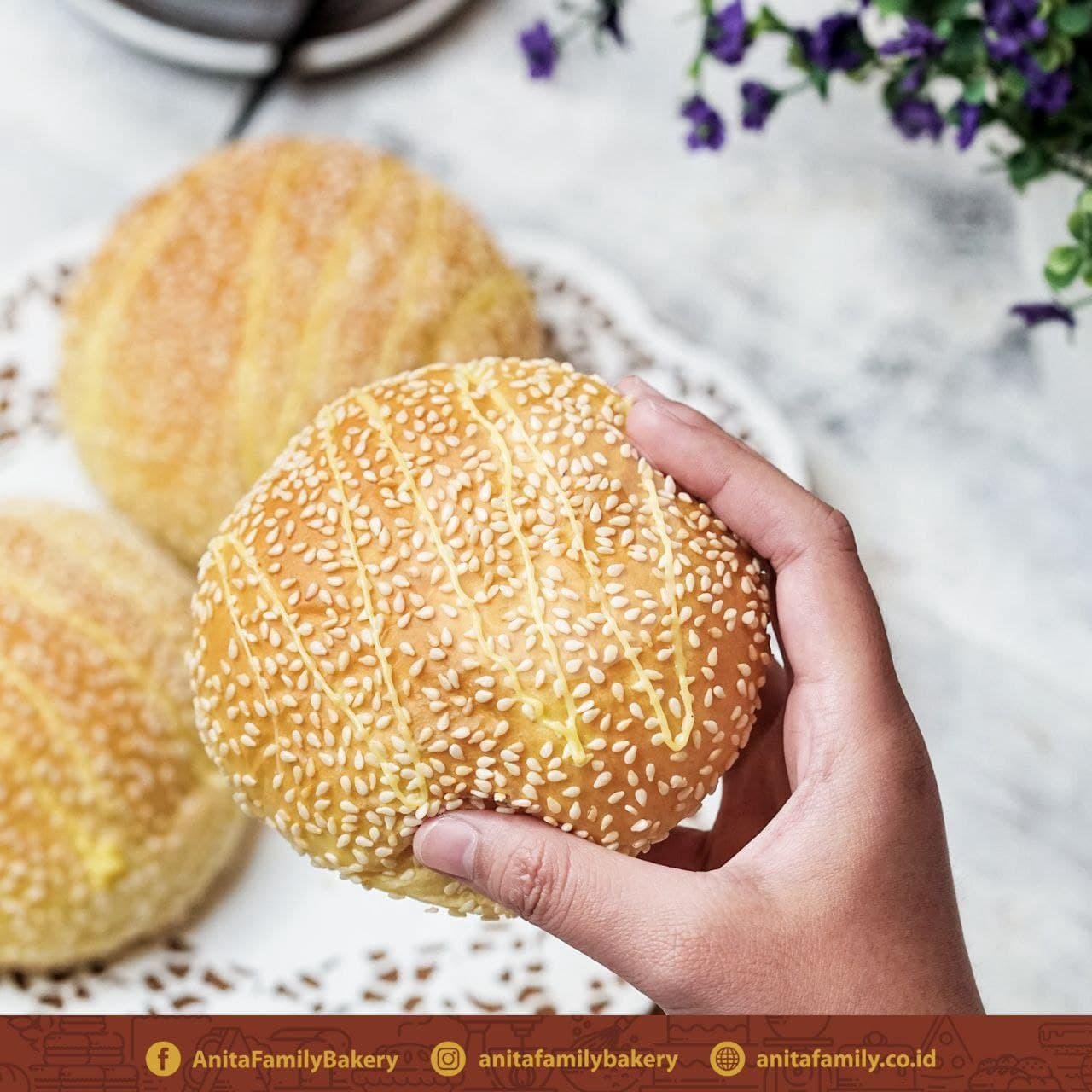 Donat Paket menu Anita Family Bakery, Krampung