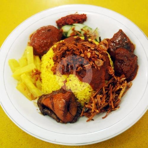 Review Nasi Kuning Hwa Ind: Kuliner Jawa Autentik di Simpang Borobudur Malang
