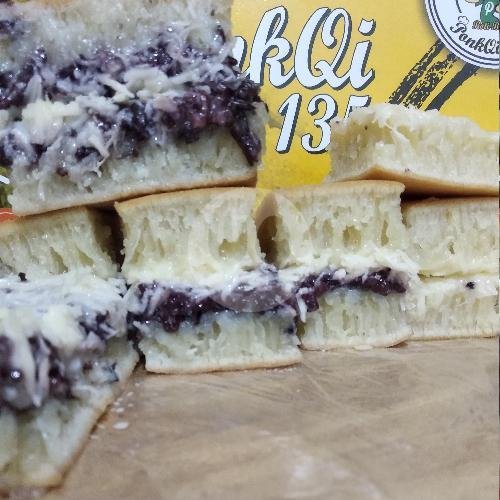 Martabak hijau Pandan   Keju Kacang Coklat menu Martabak Ponkqi 135, Kebon Kopi