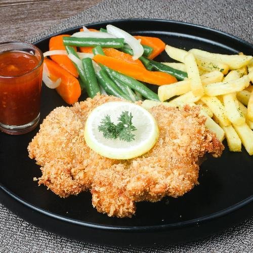 Crispy Double Chicken Steak menu Delapan Padi (Steak, Ayam, Sop Buntut, Salad, Nasi Goreng), Dipatiukur
