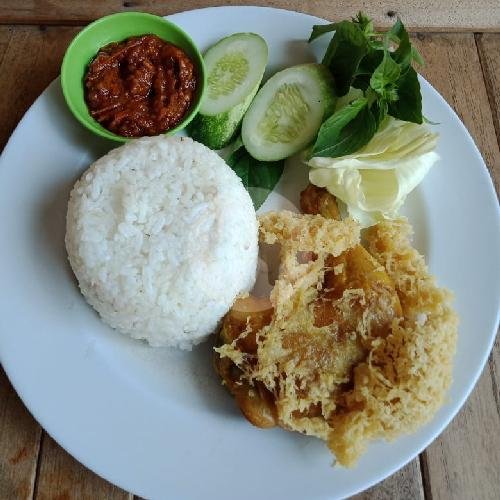 Nasi Ayam Bakar / Goreng menu Pecel Lele Anisa, Yogyakarta