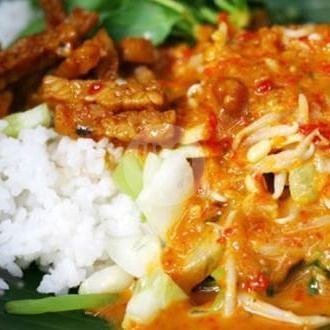 Nasi Pecel Madiun Bu Surati: Surga Pecel di Bandung yang Wajib Dikunjungi