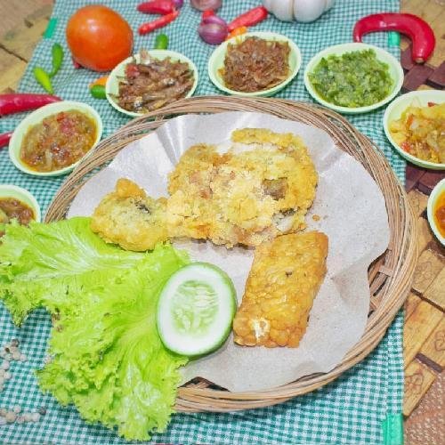 Ayam Geprek Bawang + Nasi menu Dapoer 22, Sukun