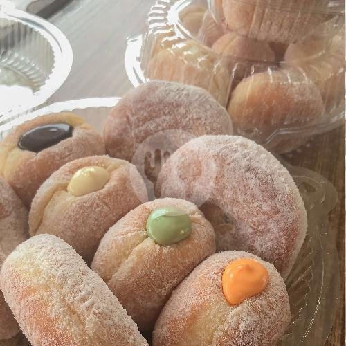 4 Bomboloni x 4 Donuts Gula Halus menu Bugita Donuts, Gede Bage