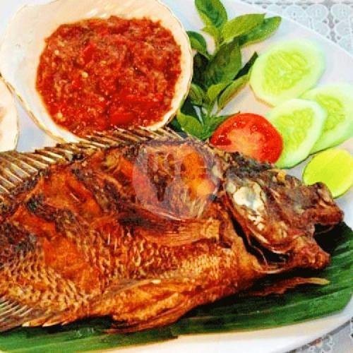 Ayam Bakar + Sambal + Lalapan menu Karjo Penyetan Sesambelan, Gurameh Raya