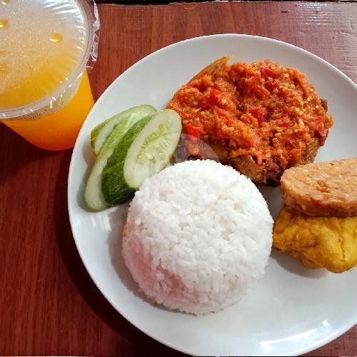 Nasi Ayam Serundeng Komplit + Minuman menu Ayam Serundeng & Geprek Ibu Cecep, Cijerah