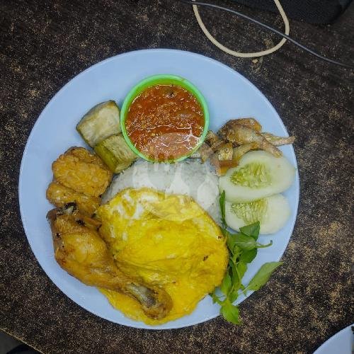 Rempelo Ati + Telor menu Sego Sambel Sepanjang, Taman
