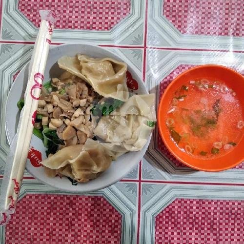 Kwetiaw Ayam Baso Pangsit menu Bakmi Ayam Fredy