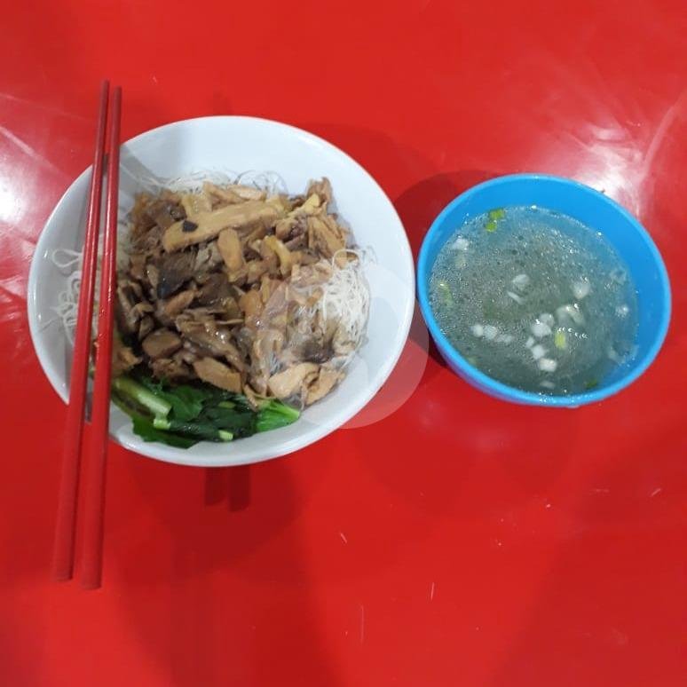 Bihun Ayam Jamur Bakso menu Mie Ayam Jamur Tip Top, Pasar Senen