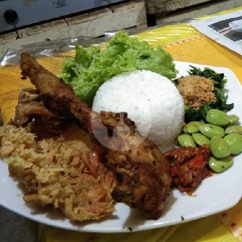 Menikmati Kuliner Tradisional di Warung Waru Doyong, Surabaya Menikmati Kuliner Tradisional di Warung Waru Doyong, Surabaya