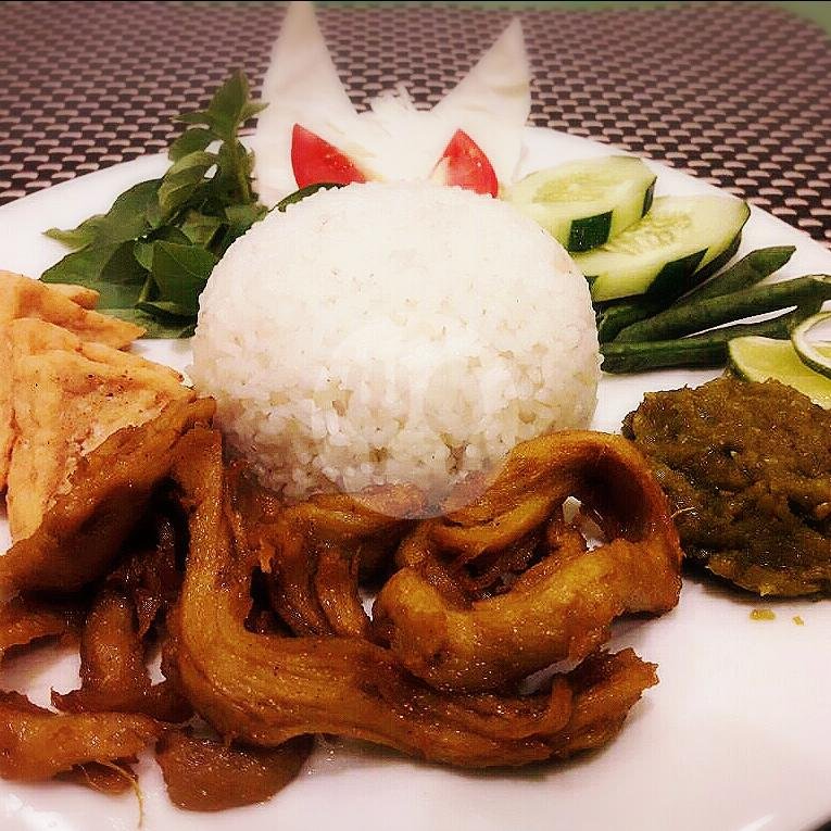 Soup Herbal Bakuteh menu Resto Vegetarian Mie Panjang Umur, Blimbing