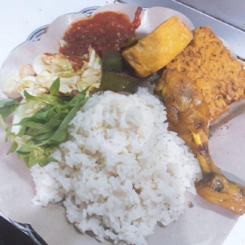 Lalapan Ayam + Tempe + Nasi menu Warung Tahu Telor dan Lalapan Mbak Ida, Lowokwaru