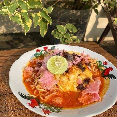 Mie Rebus Tepi Laut menu Soto & Lontong Padang Dapur Mak Yuko, Andara
