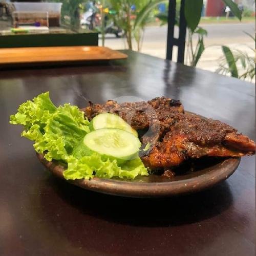 Review Ayam Bakar Artomoro Cilacap: Pengalaman Makan yang Seru dan Lezat