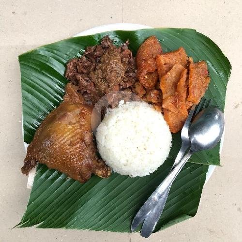 Nasi Gudeg Krecek Ayam Suwir + Telor Bebek menu Gudeg Mbarek Bu Hj. Amad, Alun-Alun Utara